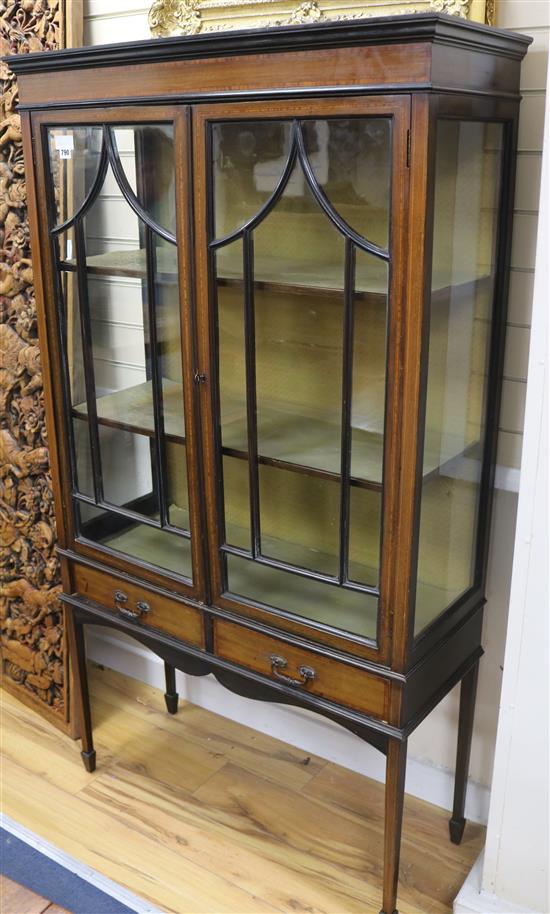 An Edwardian satinwood banded mahogany display cabinet W.91cm